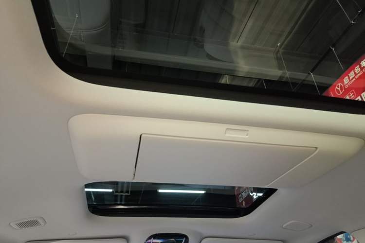 Used VOYAH Dream 2025 PHEV Four-Wheel Drive Prestige Kunpeng Edition Headliner