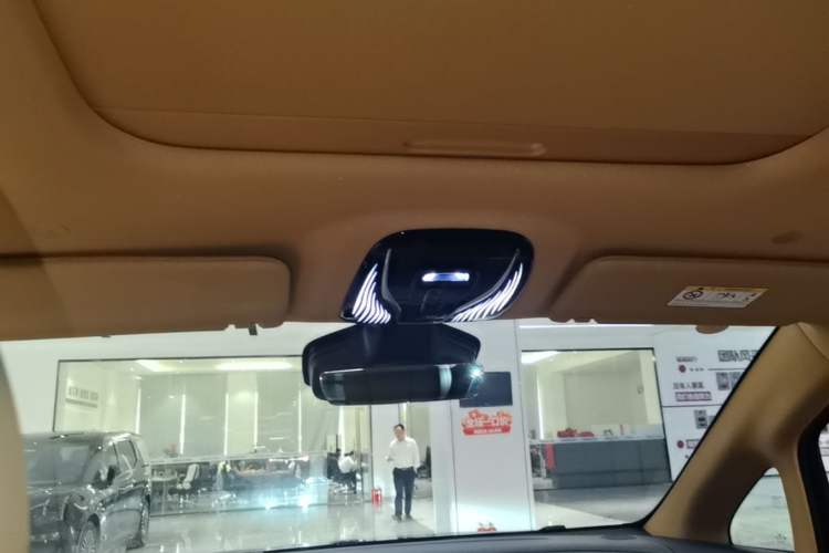 Used VOYAH Dream 2025 PHEV Four-Wheel Drive Excellence Qiankun Edition Headliner