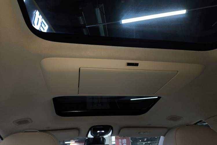 Used VOYAH Dream 2025 PHEV Four-Wheel-Drive Flagship Kunpeng Edition Headliner