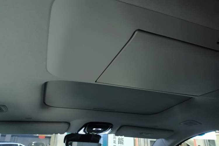 Used VOYAH Dream 2025 PHEV Four-Wheel-Drive Flagship Version – Qiankun Edition Headliner