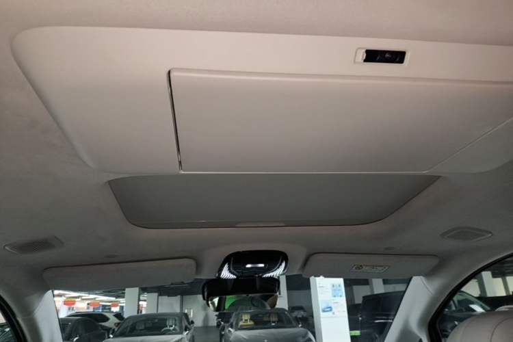 Used VOYAH Dream 2025 EV Four-Wheel-Drive Flagship Qiankun Version Headliner