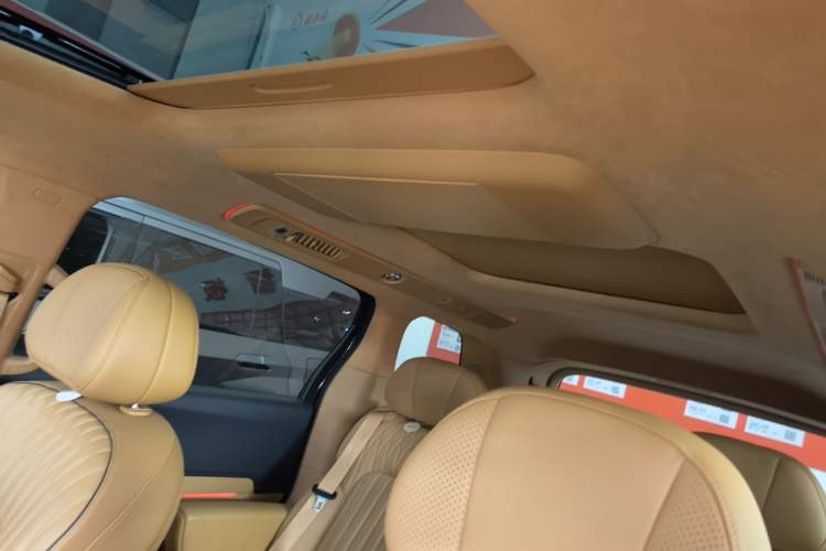 Used VOYAH Dream 2025 PHEV Four-Wheel-Drive Flagship Kunpeng Edition Headliner