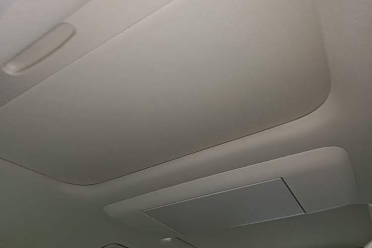 Used VOYAH Dream 2025 PHEV Four-Wheel Drive Prestige Kunpeng Edition Headliner