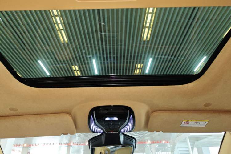 Used VOYAH Dream 2025 PHEV Four-Wheel Drive Prestige Qiankun Edition Headliner