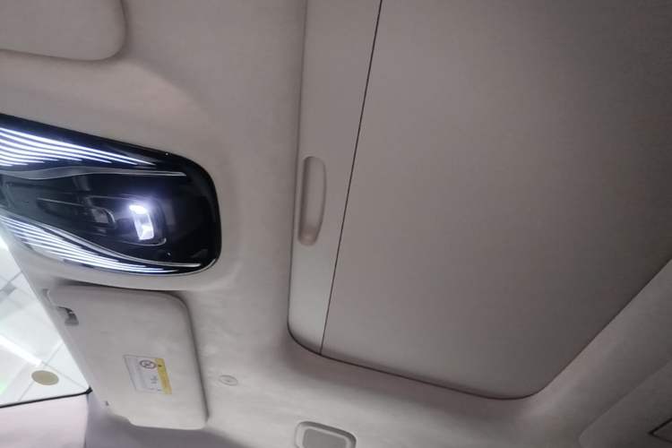Used VOYAH Dream 2025 PHEV Four-Wheel Drive Prestige Qiankun Edition Headliner
