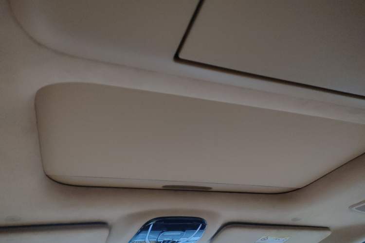 Used VOYAH Dream 2025 PHEV Four-Wheel-Drive Flagship Kunpeng Edition Headliner