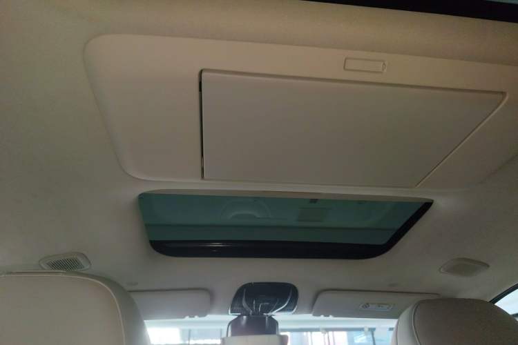 Used VOYAH Dream 2025 PHEV Four-Wheel-Drive Flagship Kunpeng Edition Headliner