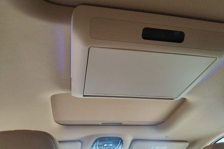 Used VOYAH Dream 2025 PHEV Four-Wheel Drive Excellence Kunpeng Edition Headliner