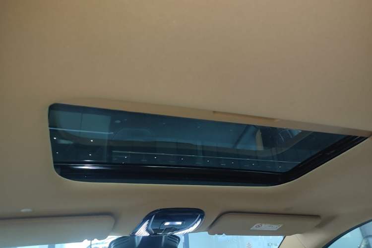 Used VOYAH Dream 2025 PHEV Four-Wheel Drive Excellence Qiankun Edition Headliner