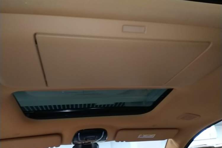 Used VOYAH Dream 2025 PHEV Four-Wheel Drive Prestige Kunpeng Edition Headliner