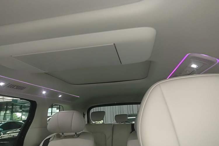 Used VOYAH Dream 2025 PHEV Four-Wheel Drive Prestige Kunpeng Edition Headliner