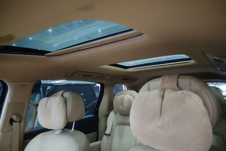 Used VOYAH Dream 2025 PHEV Four-Wheel Drive Excellence Kunpeng Edition Headliner