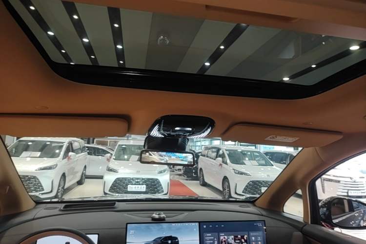 Used VOYAH Dream 2025 PHEV Four-Wheel Drive Prestige Kunpeng Edition Headliner