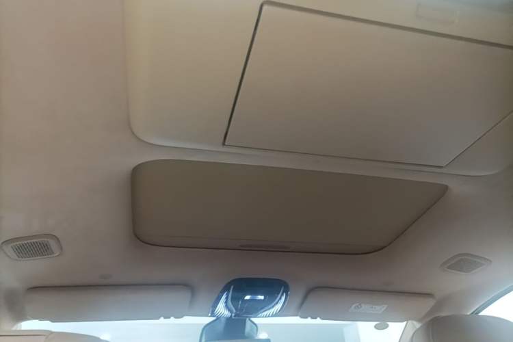 Used VOYAH Dream 2025 PHEV Four-Wheel-Drive Flagship Kunpeng Edition Headliner