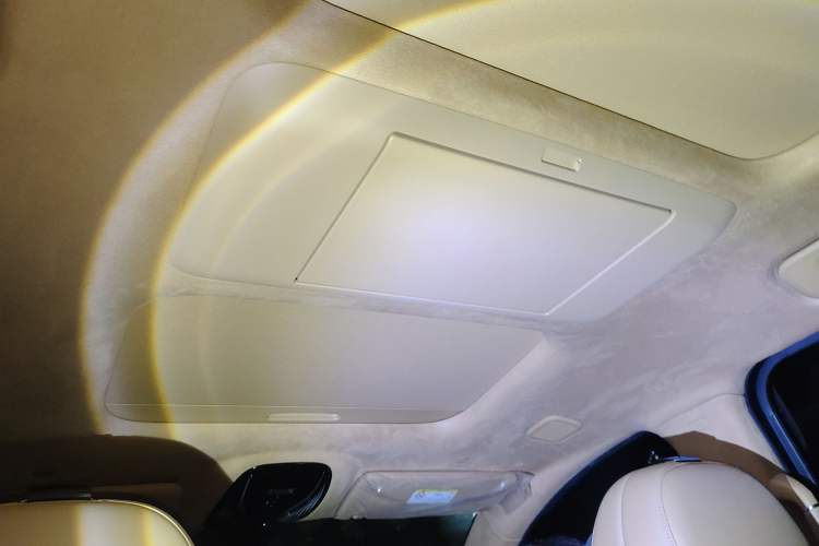 Used VOYAH Dream 2025 EV Four-Wheel Drive Prestige Qiankun Edition Headliner