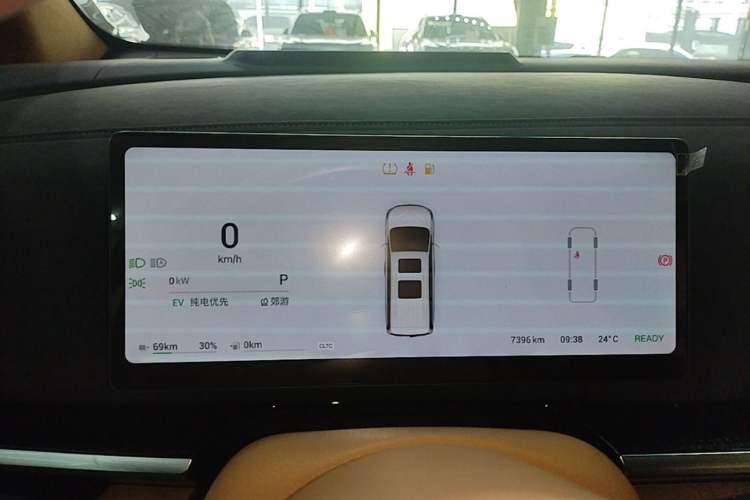 Used VOYAH Dream 2025 PHEV Four-Wheel-Drive Flagship Kunpeng Edition Instrument Cluster