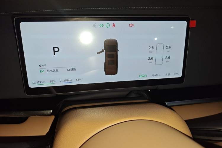 Used VOYAH Dream 2025 PHEV Four-Wheel Drive Excellence Kunpeng Edition Instrument Cluster