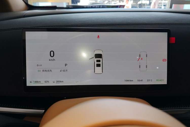 Used VOYAH Dream 2025 PHEV Four-Wheel Drive Excellence Kunpeng Edition Instrument Cluster