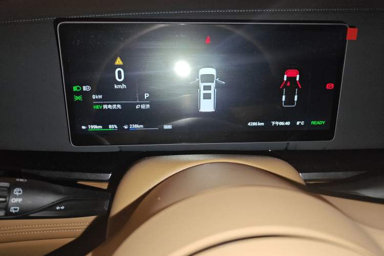 Used VOYAH Dream 2025 PHEV Four-Wheel Drive Excellence Kunpeng Edition Instrument Cluster