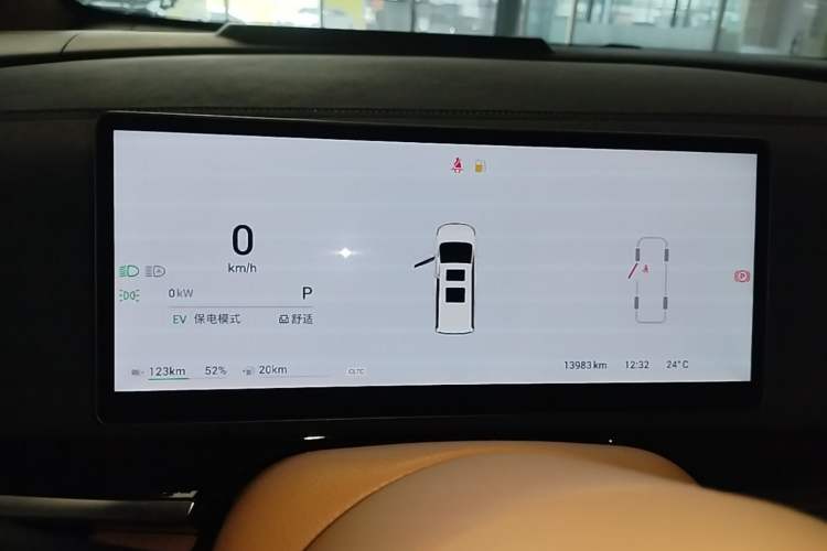 Used VOYAH Dream 2025 PHEV Four-Wheel-Drive Flagship Kunpeng Edition Instrument Cluster