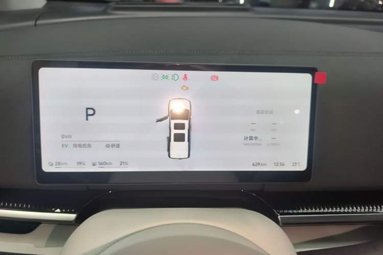 Used VOYAH Dream 2025 PHEV Four-Wheel Drive Prestige Kunpeng Edition Instrument Cluster