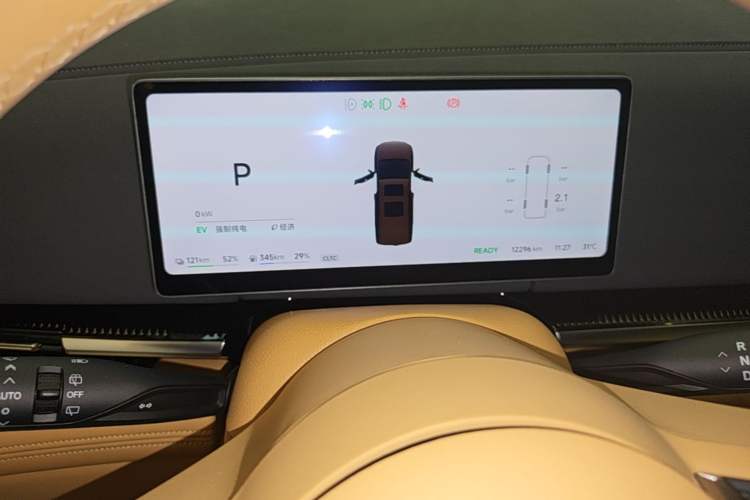 Used VOYAH Dream 2025 PHEV Four-Wheel Drive Prestige Kunpeng Edition Instrument Cluster