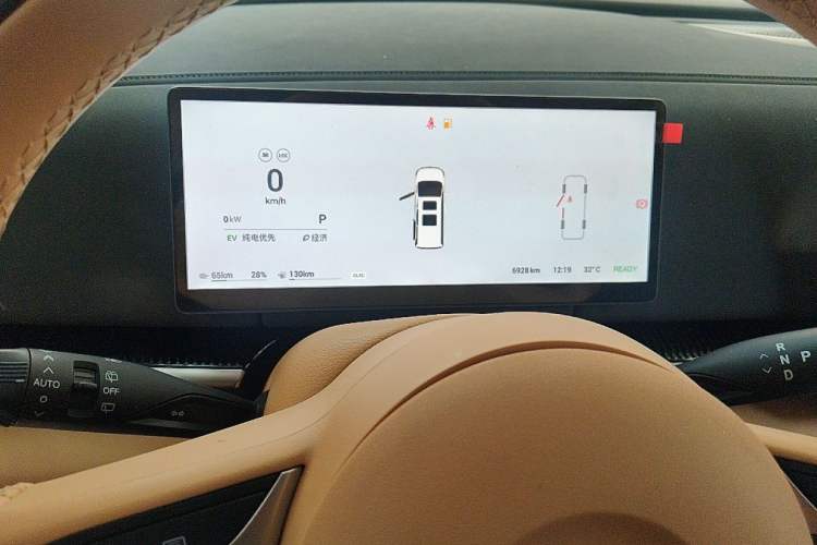 Used VOYAH Dream 2025 PHEV Four-Wheel Drive Excellence Kunpeng Edition Instrument Cluster