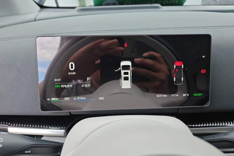 Used VOYAH Dream 2025 PHEV Four-Wheel Drive Prestige Kunpeng Edition Instrument Cluster