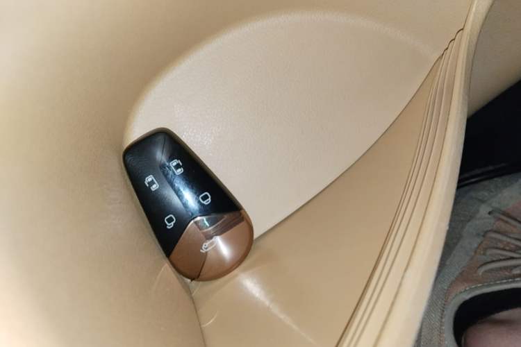 Used VOYAH Dream 2025 PHEV Four-Wheel-Drive Flagship Kunpeng Edition Interior 1