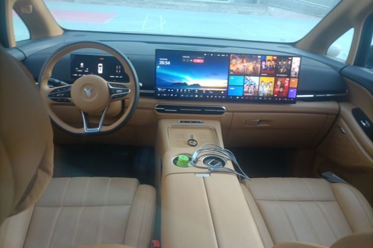 Used VOYAH Dream 2025 PHEV Four-Wheel Drive Excellence Kunpeng Edition Interior 1