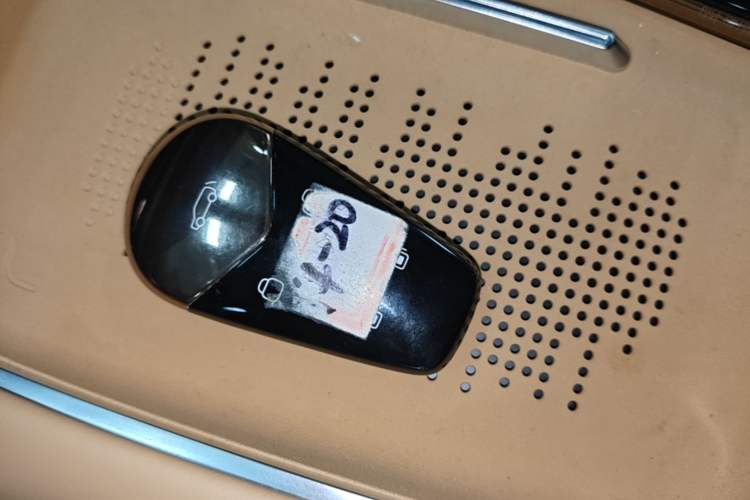 Used VOYAH Dream 2025 PHEV Four-Wheel-Drive Flagship Kunpeng Edition Interior 1