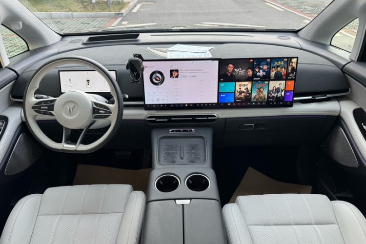 Used VOYAH Dream 2025 EV Four-Wheel Drive Prestige Kunpeng Edition Interior 1
