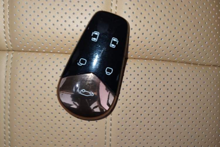 Used VOYAH Dream 2025 PHEV Four-Wheel Drive Excellence Kunpeng Edition Interior 1
