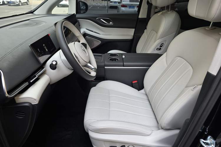 Used VOYAH Dream 2025 PHEV Four-Wheel Drive Prestige Kunpeng Edition Interior 1