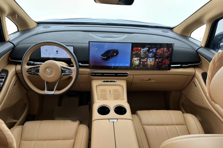 Used VOYAH Dream 2025 PHEV Four-Wheel Drive Excellence Kunpeng Edition Interior 1