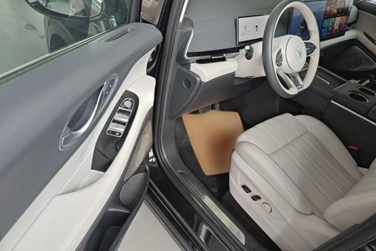 Used VOYAH Dream 2025 PHEV Four-Wheel-Drive Flagship Kunpeng Edition Interior 1