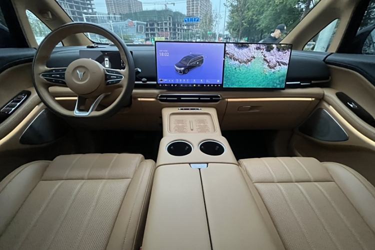 Used VOYAH Dream 2025 EV Four-Wheel Drive Prestige Kunpeng Edition Interior 1