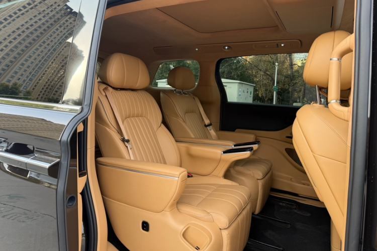 Used VOYAH Dream 2025 PHEV Four-Wheel-Drive Flagship Kunpeng Edition Interior 1