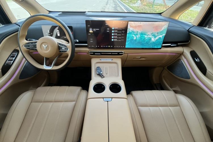 Used VOYAH Dream 2025 EV Four-Wheel Drive Flagship Kunpeng Edition Interior 1