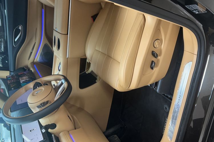 Used VOYAH Dream 2025 PHEV Four-Wheel Drive Prestige Kunpeng Edition Interior 1