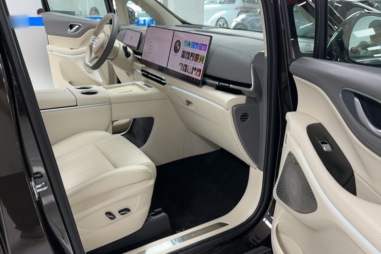 Used VOYAH Dream 2025 PHEV Four-Wheel Drive Prestige Kunpeng Edition Interior 1