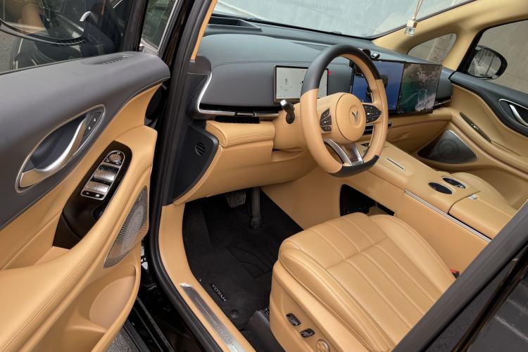 Used VOYAH Dream 2025 EV Four-Wheel Drive Prestige Kunpeng Edition Interior 1