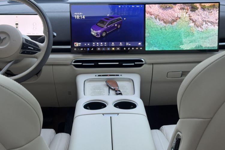 Used VOYAH Dream 2025 PHEV Four-Wheel Drive Prestige Kunpeng Edition Interior 10