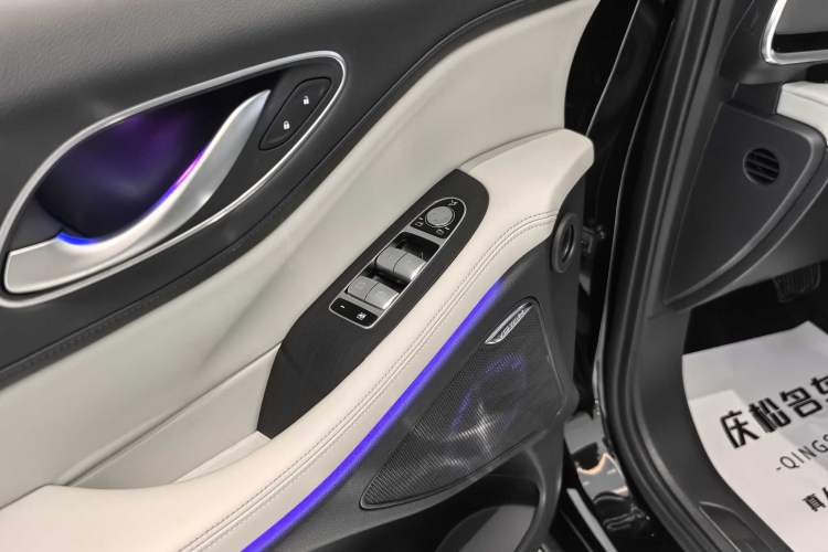 Used VOYAH Dream 2025 PHEV Four-Wheel Drive Excellence Kunpeng Edition Interior 10