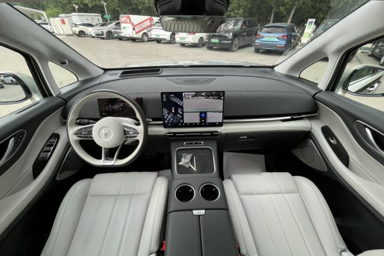 Used VOYAH Dream 2025 EV Four-Wheel-Drive Flagship Qiankun Version Interior 10