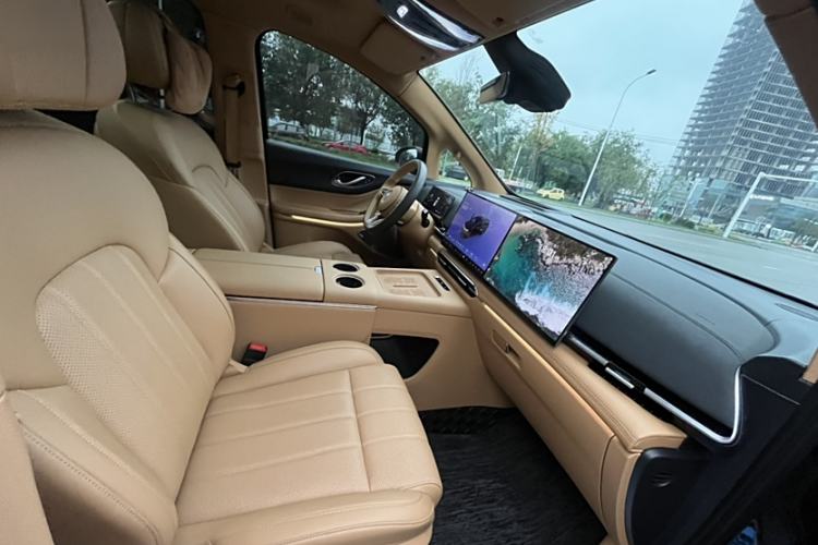 Used VOYAH Dream 2025 EV Four-Wheel Drive Prestige Kunpeng Edition Interior 10