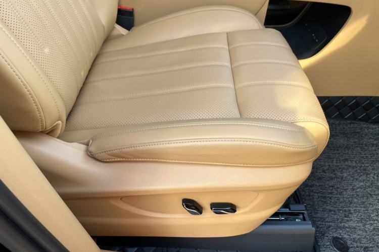 Used VOYAH Dream 2025 EV Four-Wheel Drive Flagship Kunpeng Edition Interior 10