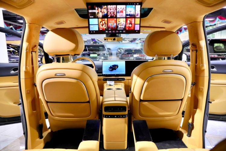 Used VOYAH Dream 2025 PHEV Four-Wheel-Drive Flagship Kunpeng Edition Interior 11