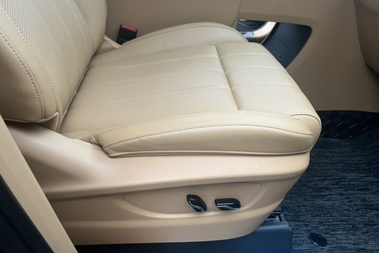 Used VOYAH Dream 2025 EV Four-Wheel Drive Prestige Kunpeng Edition Interior 11