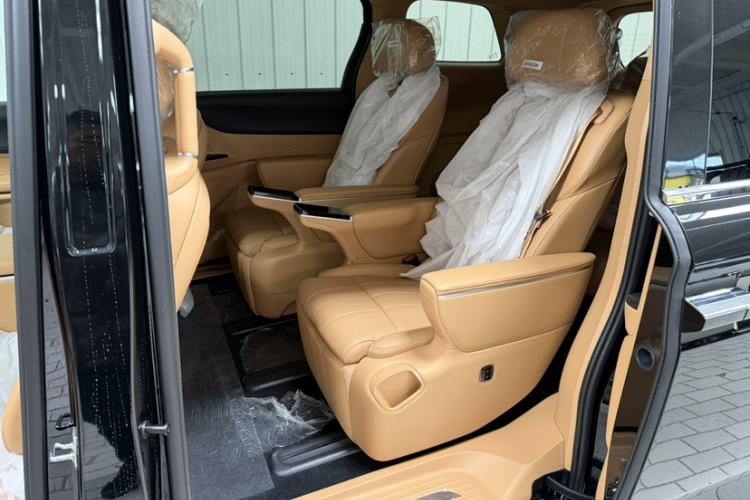 Used VOYAH Dream 2025 PHEV Four-Wheel Drive Excellence Kunpeng Edition Interior 11